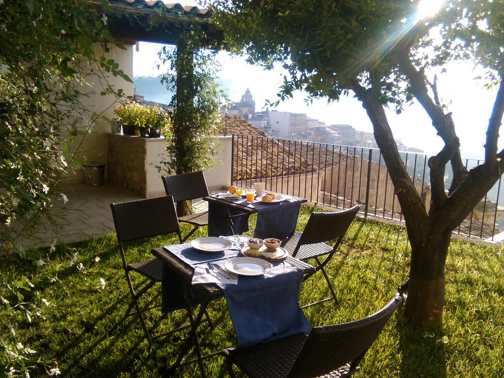 La Casa Del Gelsomino Bed and Breakfast Ragusa Exteriör bild